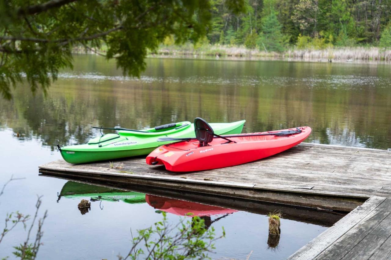 Luxe Riverfront Lodge With Kayaks - By Torch Lake! Rapid City Kültér fotó